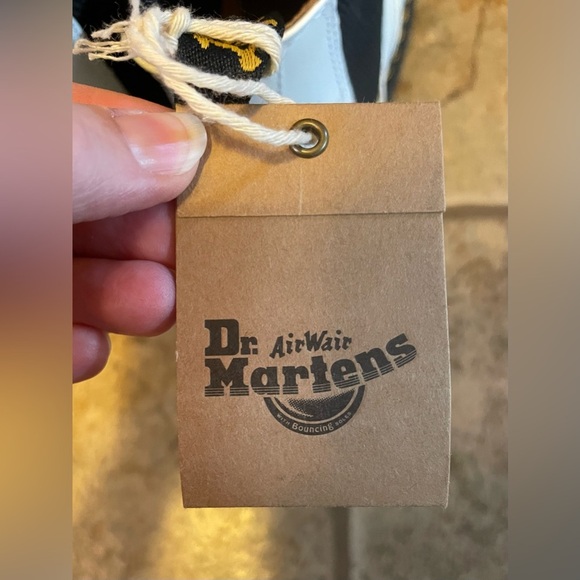 NWT Dr. Martens 2976 Yellow Stitch Smooth Leather Chelsea boots sz 8M/9L - Picture 5 of 8